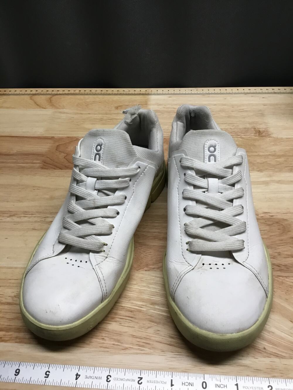 On The Roger Advantage Sneakers Women's 7.5 White Leather Low Top Athletic Shoes